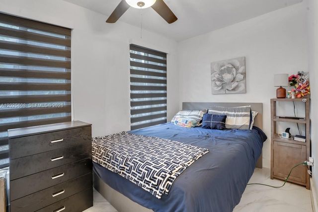 6661 Douglas St, Hollywood, FL 33024