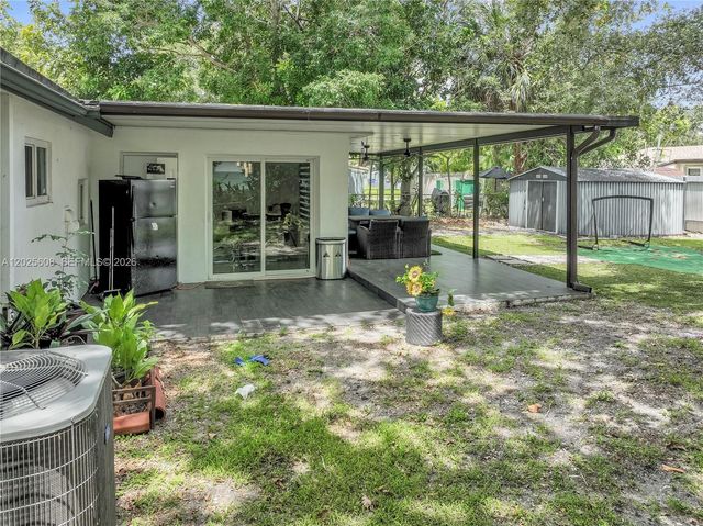 6661 Douglas St, Hollywood, FL 33024