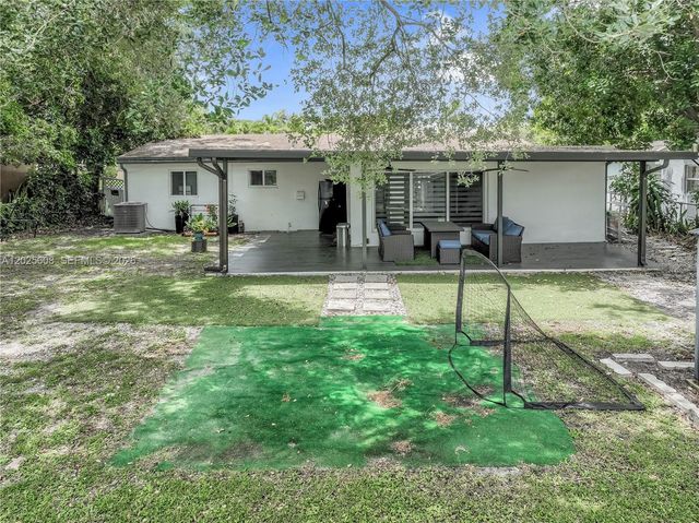 6661 Douglas St, Hollywood, FL 33024
