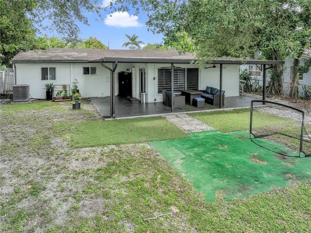 6661 Douglas St, Hollywood, FL 33024