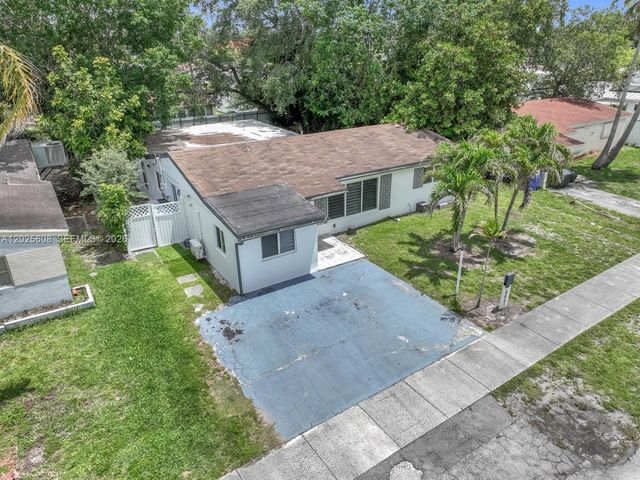 6661 Douglas St, Hollywood, FL 33024