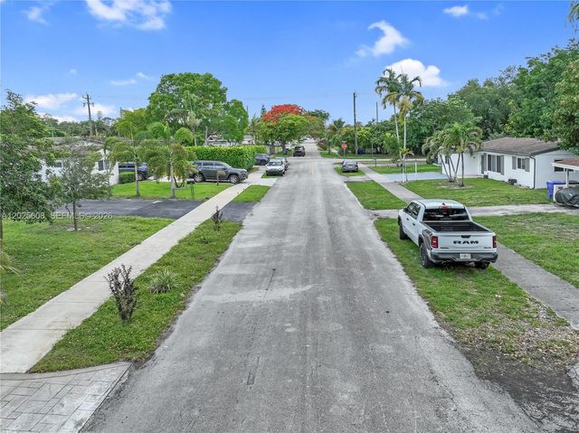6661 Douglas St, Hollywood, FL 33024