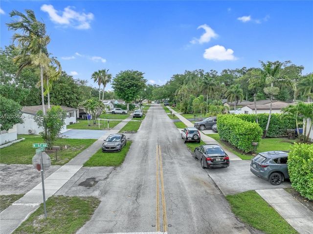 6661 Douglas St, Hollywood, FL 33024