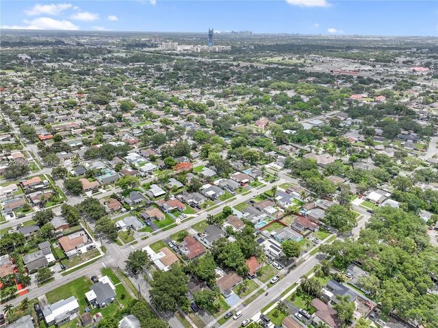 6661 Douglas St, Hollywood, FL 33024