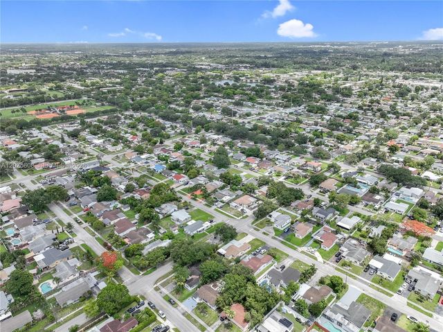 6661 Douglas St, Hollywood, FL 33024
