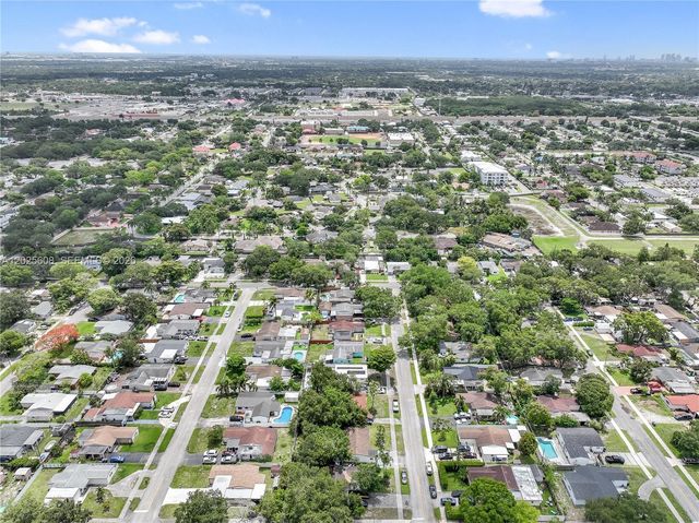6661 Douglas St, Hollywood, FL 33024