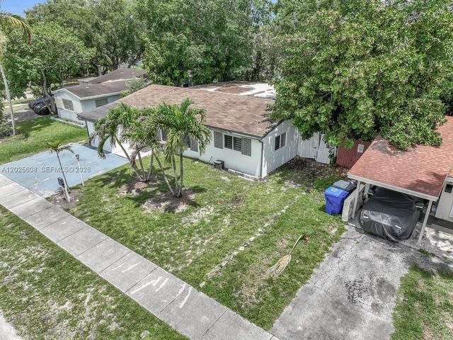 6661 Douglas St, Hollywood, FL 33024