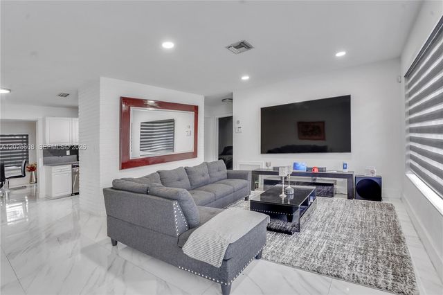 6661 Douglas St, Hollywood, FL 33024