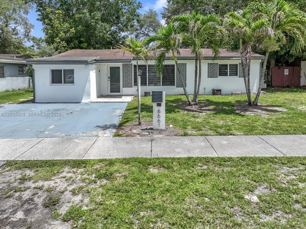 6661 Douglas St, Hollywood, FL 33024
