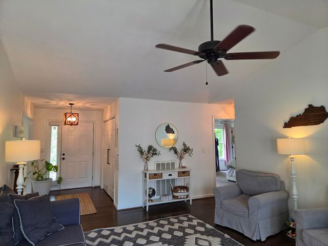888 Cypress Point Way, Lexington, KY 40509