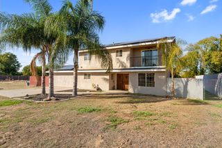 1077 E Pecan Avenue, Madera, CA 93637