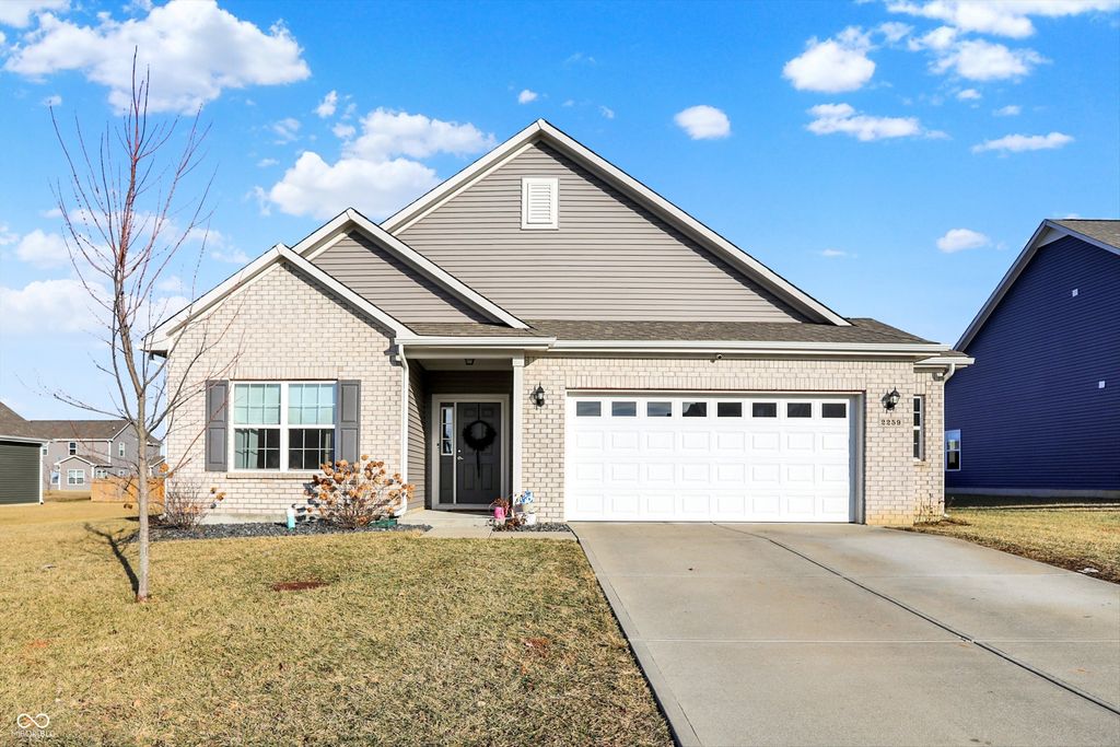 2259 Summer Shore Drive, Greenwood, IN 46143