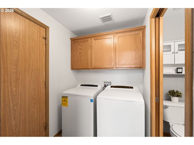 647 Se HOGAN Rd, Gresham, OR 97080