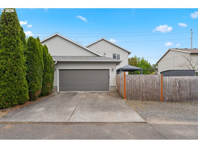 647 Se HOGAN Rd, Gresham, OR 97080