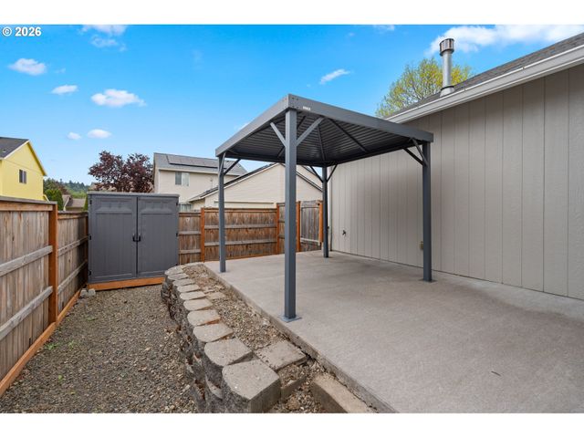 647 Se HOGAN Rd, Gresham, OR 97080