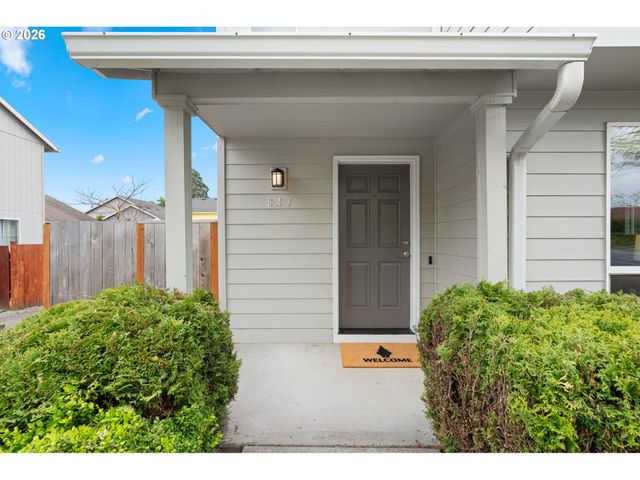 647 Se HOGAN Rd, Gresham, OR 97080