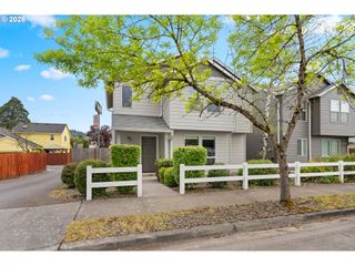 647 Se HOGAN Rd, Gresham, OR 97080