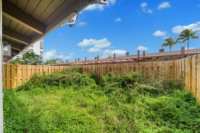 2679 S Parkview Dr 2679, Hallandale Beach, FL 33009