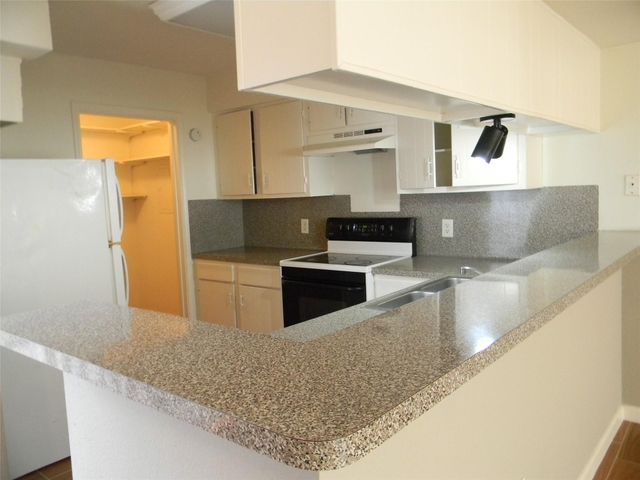 9200 West Bellfort Street 48, Houston, TX 77031