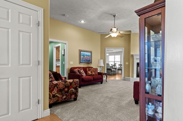 621 W Meadowgate Drive, Springfield, MO 65803