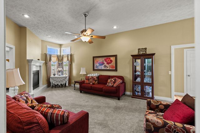 621 W Meadowgate Drive, Springfield, MO 65803