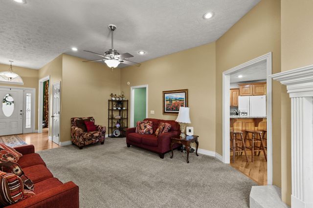 621 W Meadowgate Drive, Springfield, MO 65803