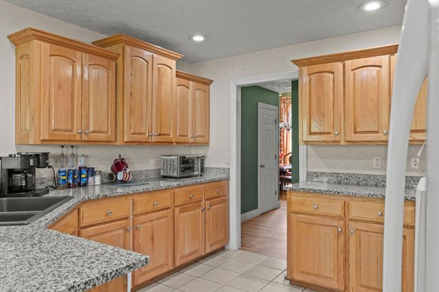 621 W Meadowgate Drive, Springfield, MO 65803