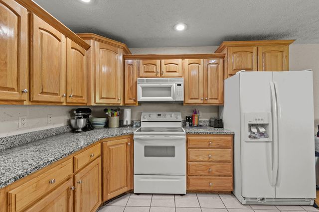 621 W Meadowgate Drive, Springfield, MO 65803