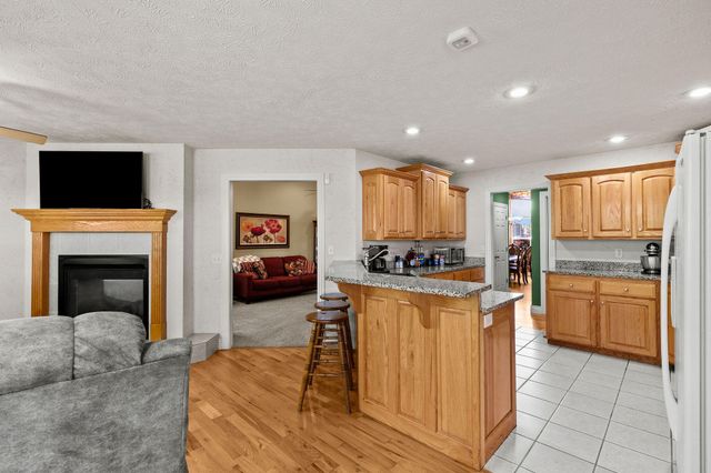 621 W Meadowgate Drive, Springfield, MO 65803