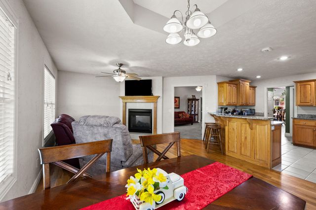 621 W Meadowgate Drive, Springfield, MO 65803