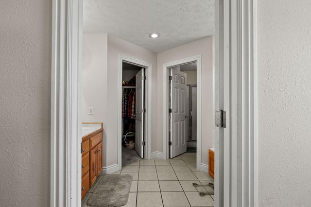 621 W Meadowgate Drive, Springfield, MO 65803