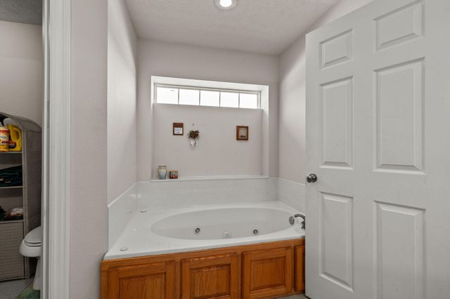 621 W Meadowgate Drive, Springfield, MO 65803