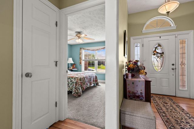 621 W Meadowgate Drive, Springfield, MO 65803