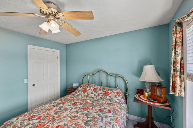 621 W Meadowgate Drive, Springfield, MO 65803