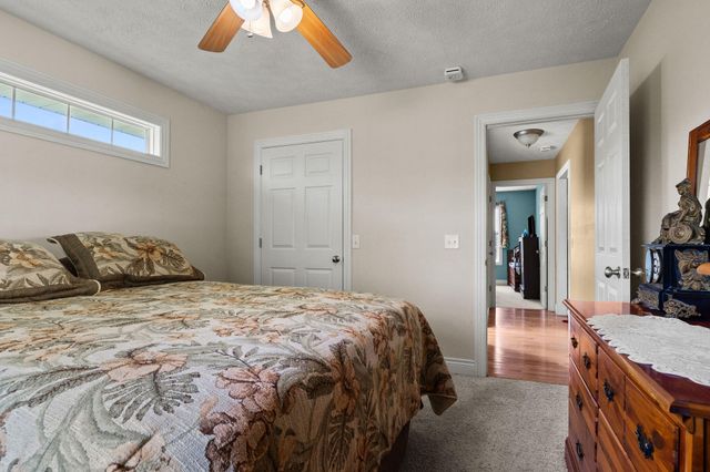 621 W Meadowgate Drive, Springfield, MO 65803