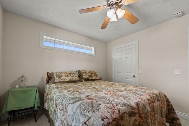 621 W Meadowgate Drive, Springfield, MO 65803