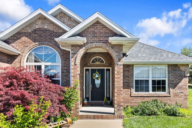 621 W Meadowgate Drive, Springfield, MO 65803