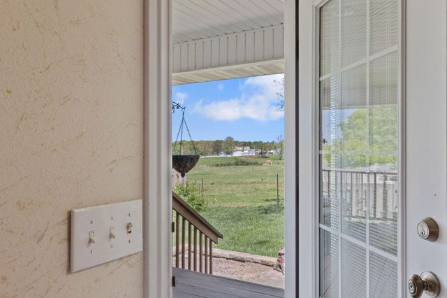 621 W Meadowgate Drive, Springfield, MO 65803