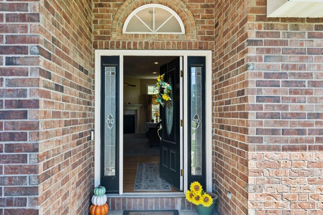 621 W Meadowgate Drive, Springfield, MO 65803