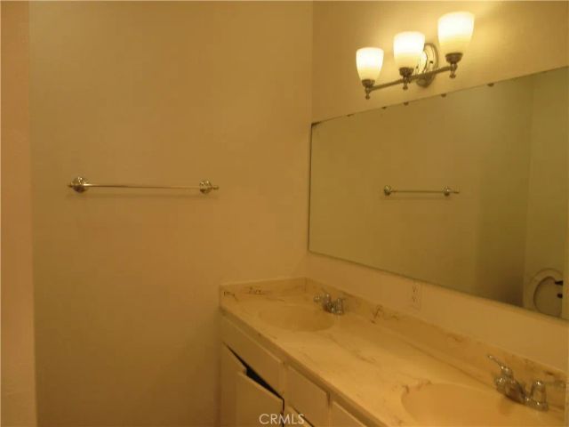 8865 Independence Avenue 26, Canoga Park, CA 91304