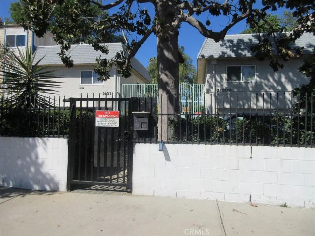 8865 Independence Avenue 26, Canoga Park, CA 91304