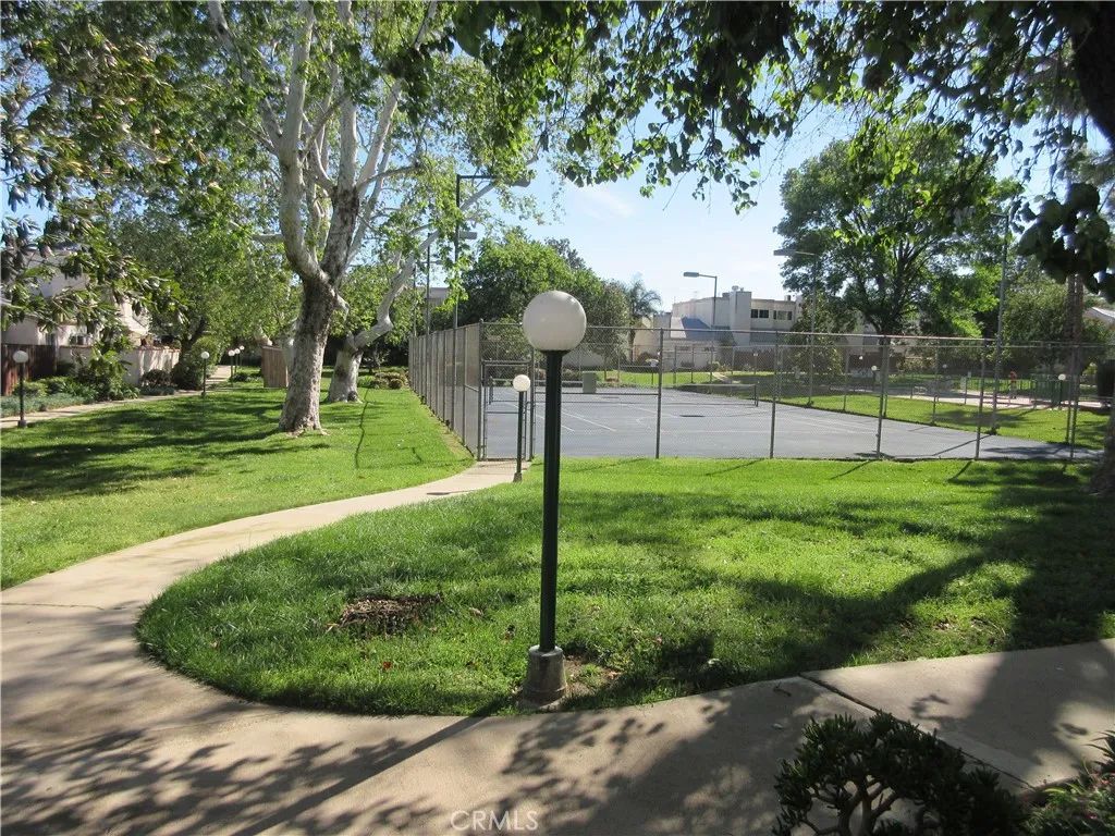 8865 Independence Avenue 26, Canoga Park, CA 91304