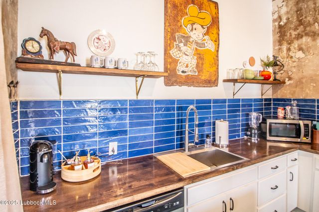 902 Buddy Holly Avenue, Lubbock, TX 79401