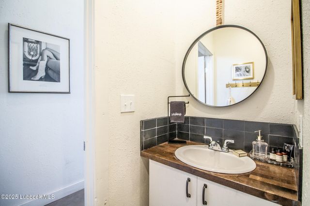 902 Buddy Holly Avenue, Lubbock, TX 79401