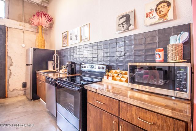 902 Buddy Holly Avenue, Lubbock, TX 79401