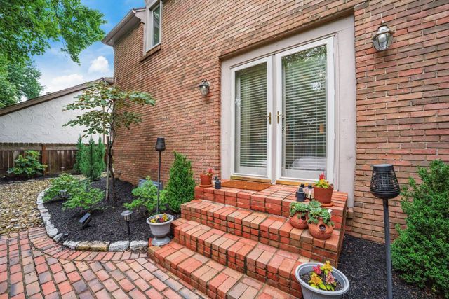 8475 Gullane Court, Dublin, OH 43017