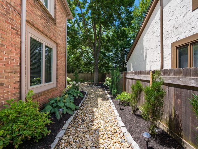 8475 Gullane Court, Dublin, OH 43017