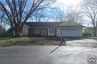 3820 SW Gamwell RD, Topeka, KS 66610