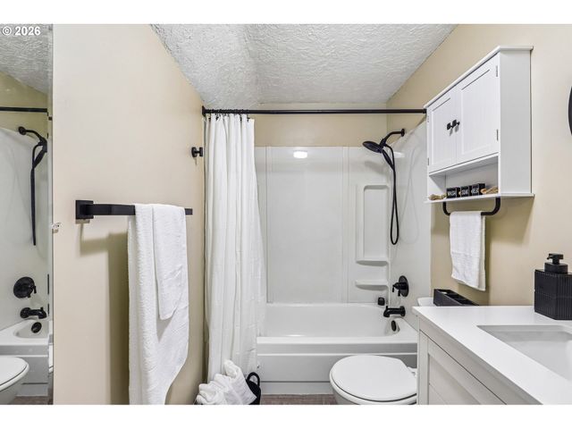 2340 Ne 60TH Ave, Portland, OR 97213