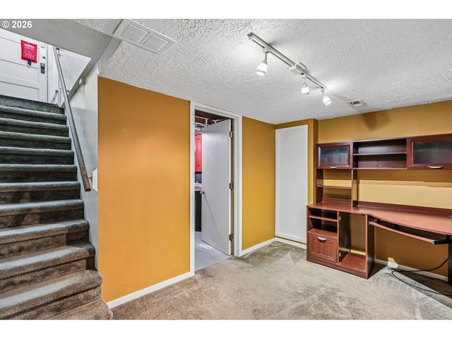 2340 Ne 60TH Ave, Portland, OR 97213